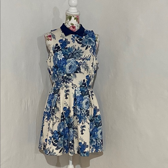 Closet Dresses & Skirts - Closet Blue Floral Dress